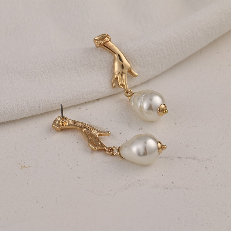 Golden Wealth Palm Finger Dangle Drop Earrings Unique Imitation Pearl Metal Earrings