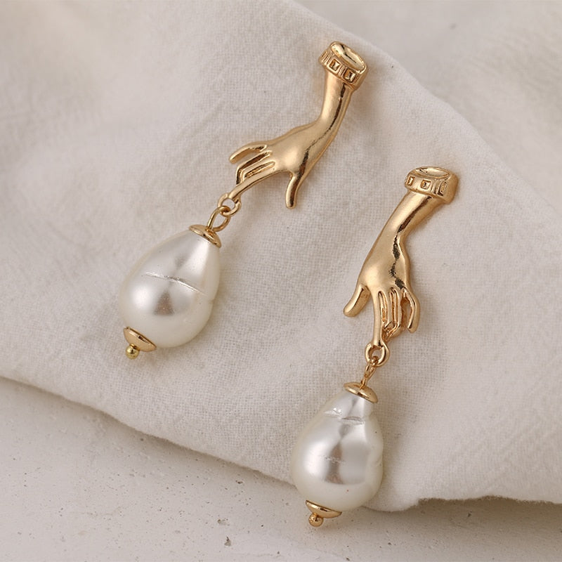 Golden Wealth Palm Finger Dangle Drop Earrings Unique Imitation Pearl Metal Earrings